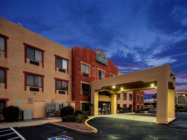 La Quinta Inn & Suites by Wyndham Nw Tucson/Marana image 2